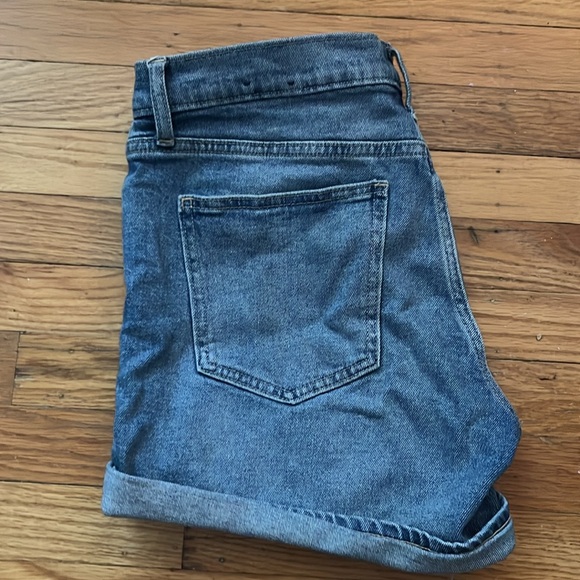 GAP Denim shorts blue faded! - Picture 2 of 4
